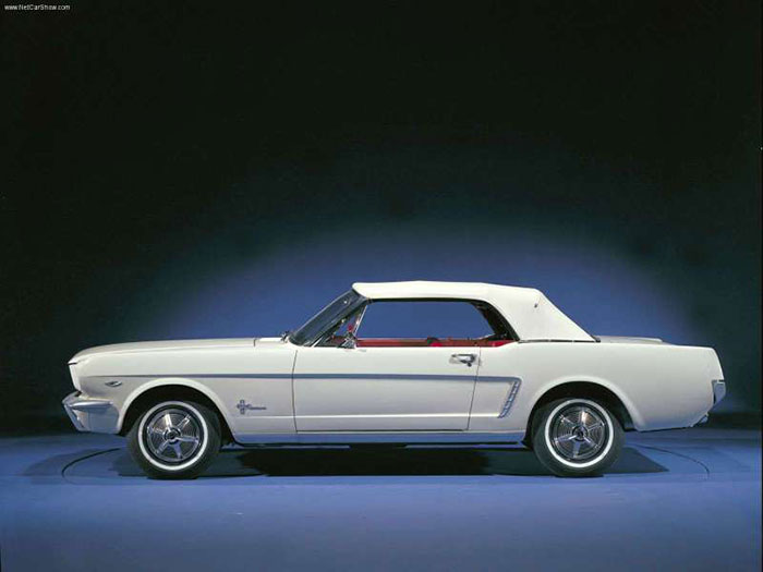 old-Ford-Mustang-photo-2